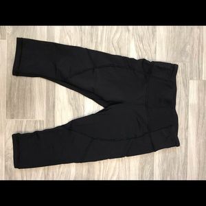 Women’s Black Lululemon crop pants size 8